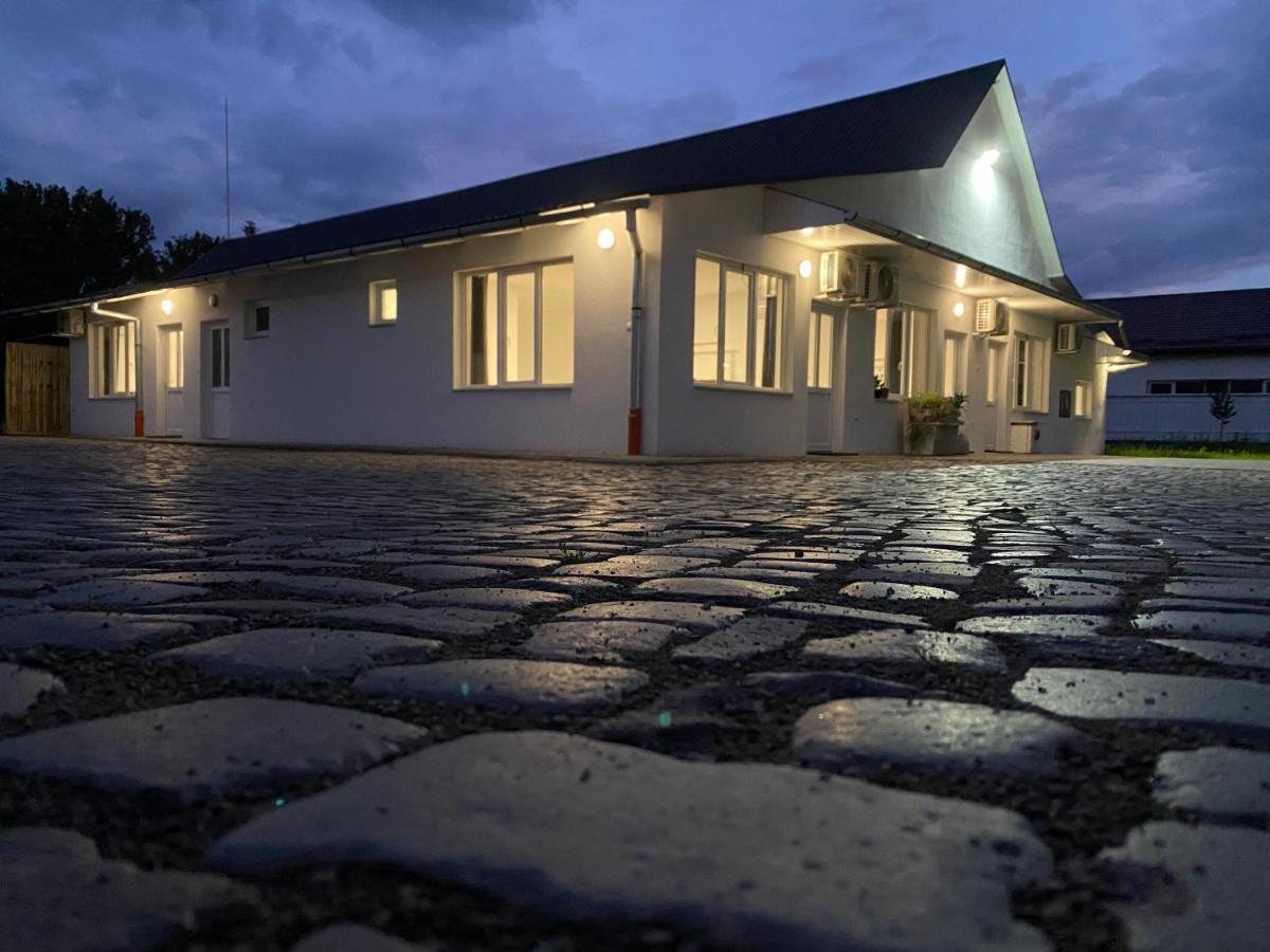 Pixel Guesthouse Tîrgu Secuiesc Eksteriør billede