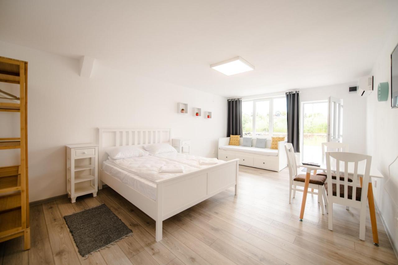 Pixel Guesthouse Tîrgu Secuiesc Eksteriør billede