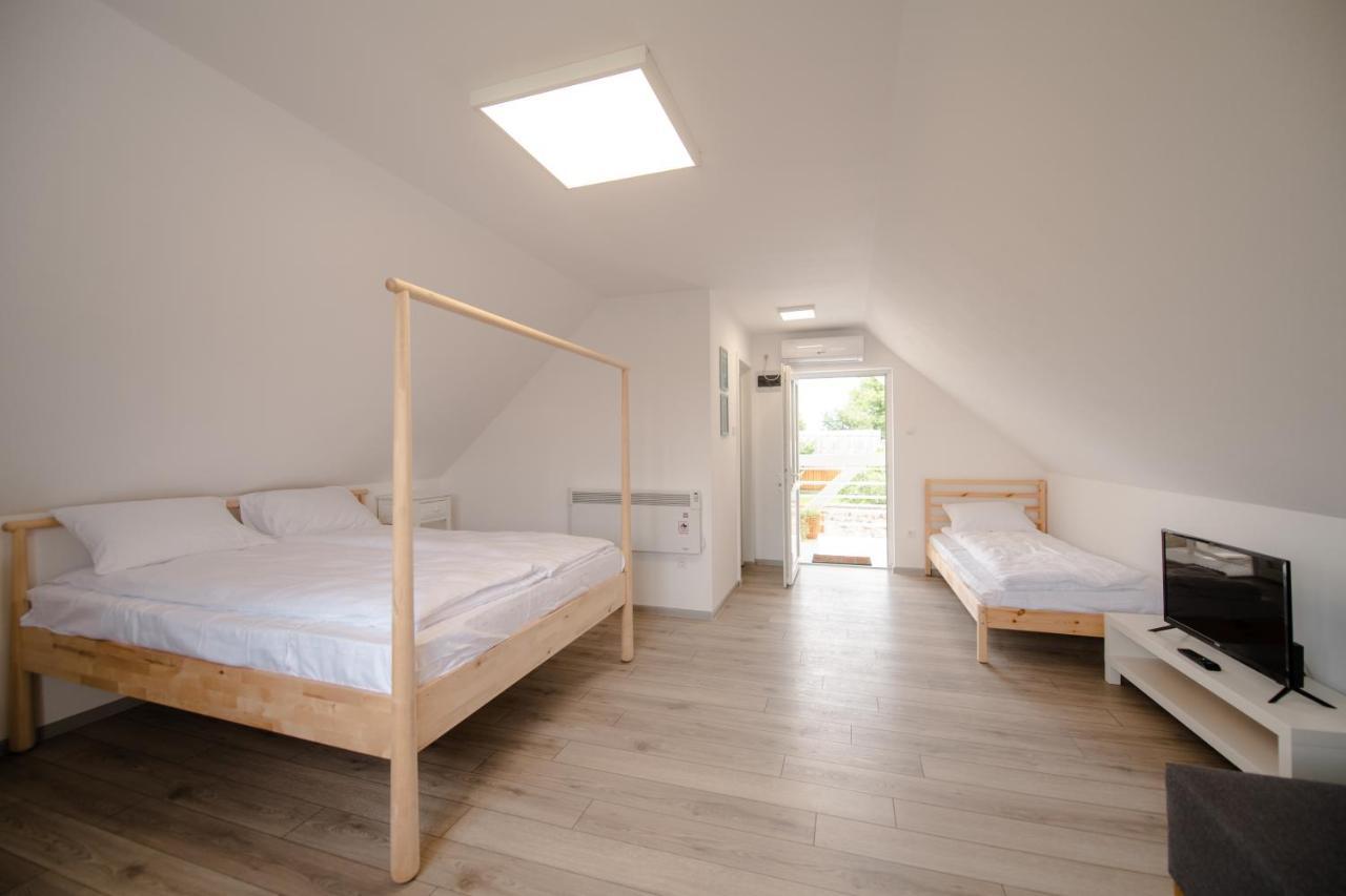 Pixel Guesthouse Tîrgu Secuiesc Eksteriør billede