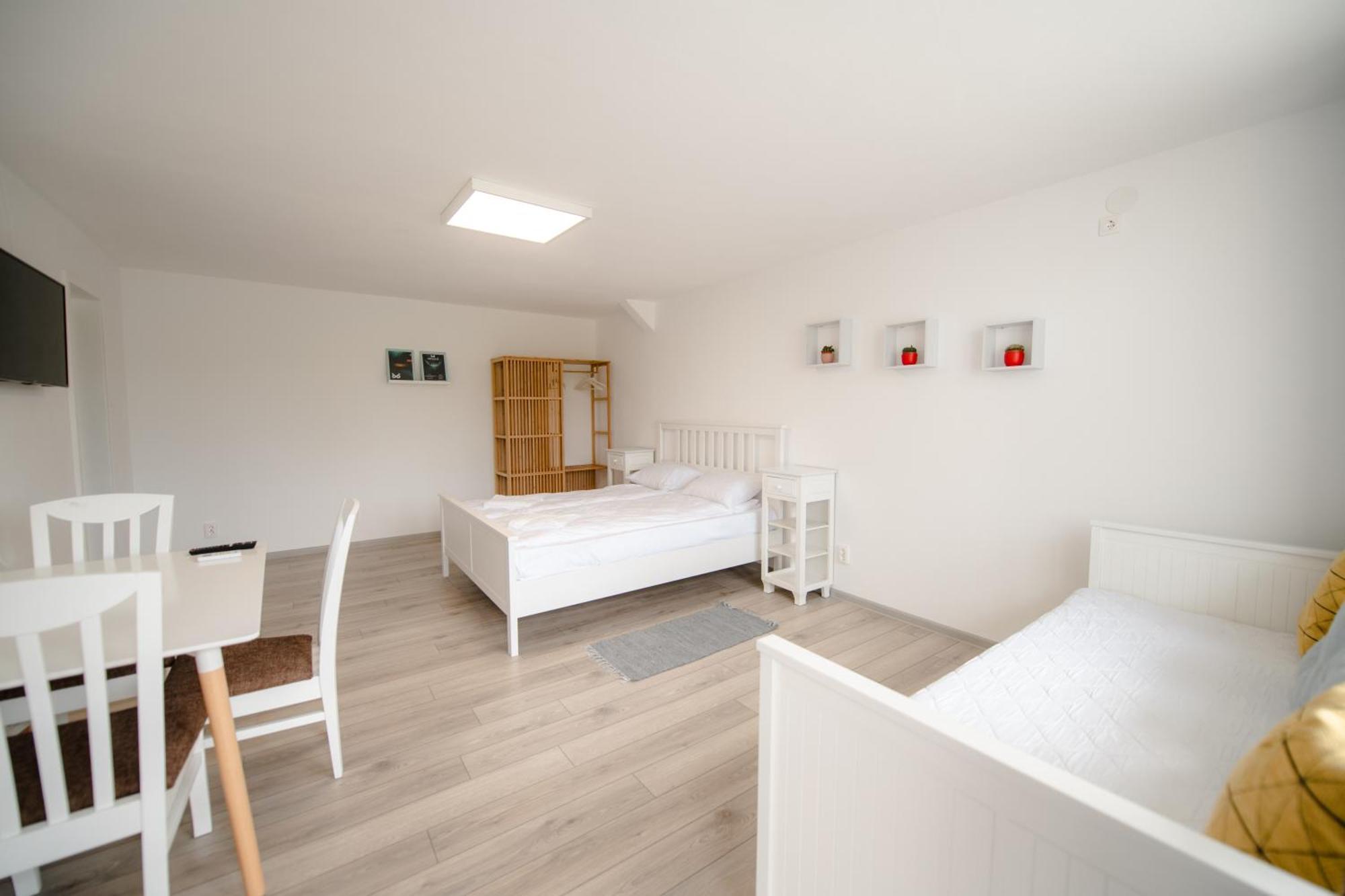 Pixel Guesthouse Tîrgu Secuiesc Eksteriør billede