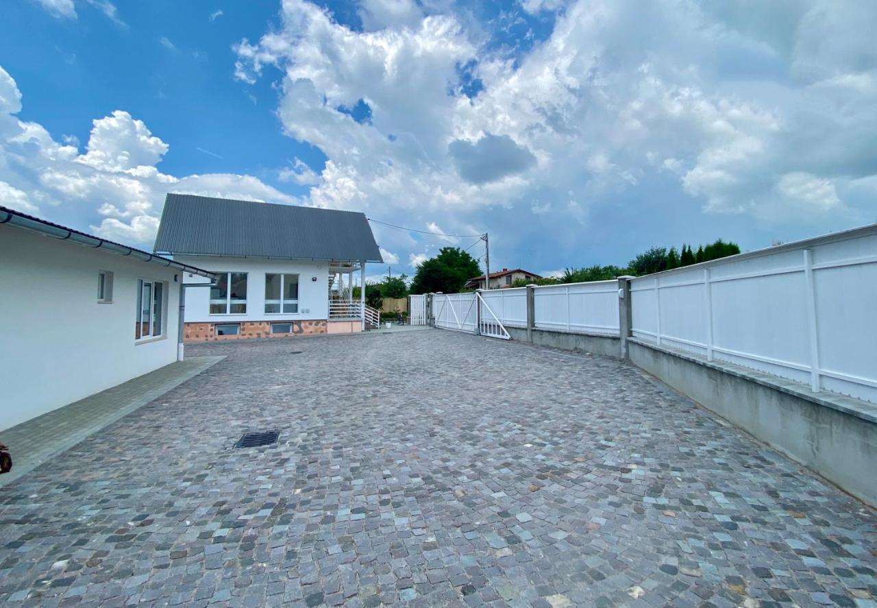 Pixel Guesthouse Tîrgu Secuiesc Eksteriør billede