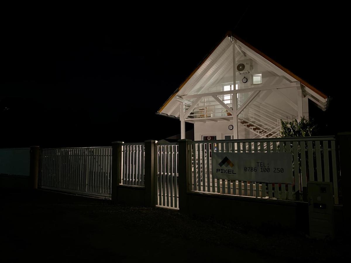 Pixel Guesthouse Tîrgu Secuiesc Eksteriør billede
