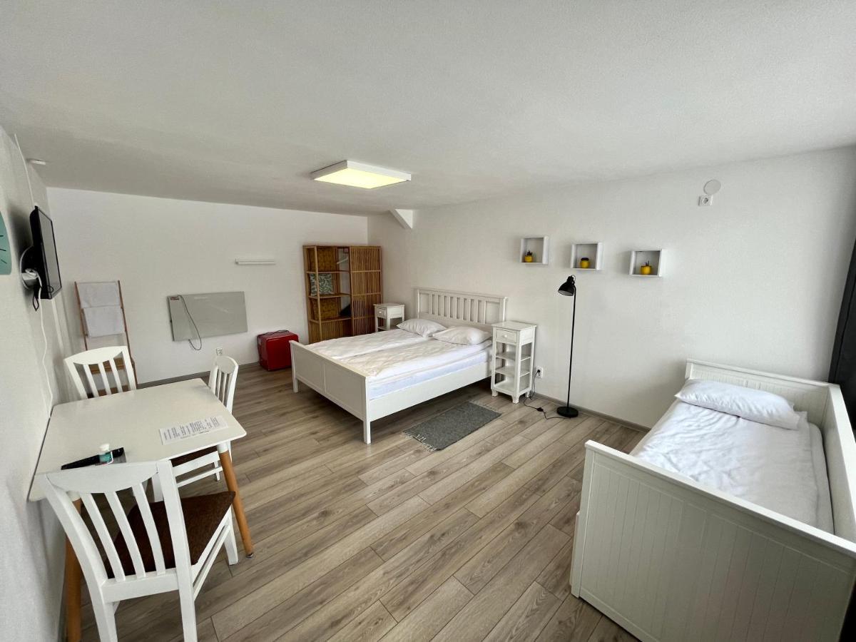 Pixel Guesthouse Tîrgu Secuiesc Eksteriør billede